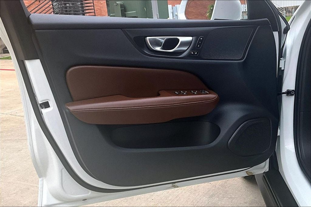 2025 Volvo V60 Cross Country B5 Plus