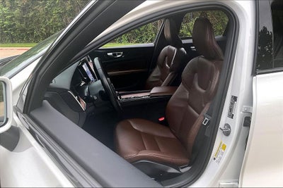 2025 Volvo V60 Cross Country B5 Plus