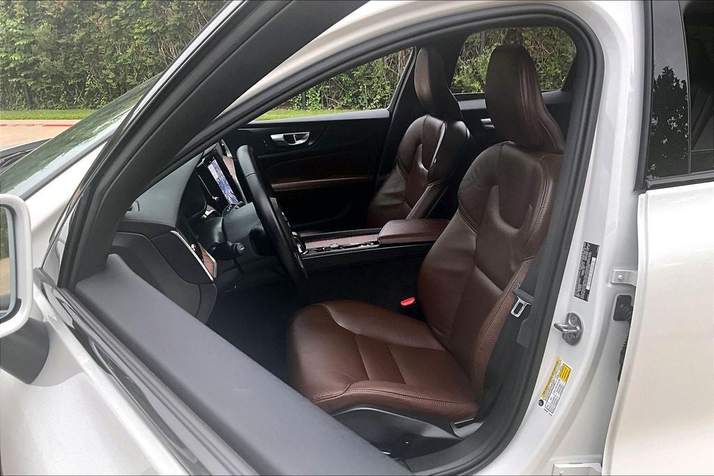 2025 Volvo V60 Cross Country B5 Plus