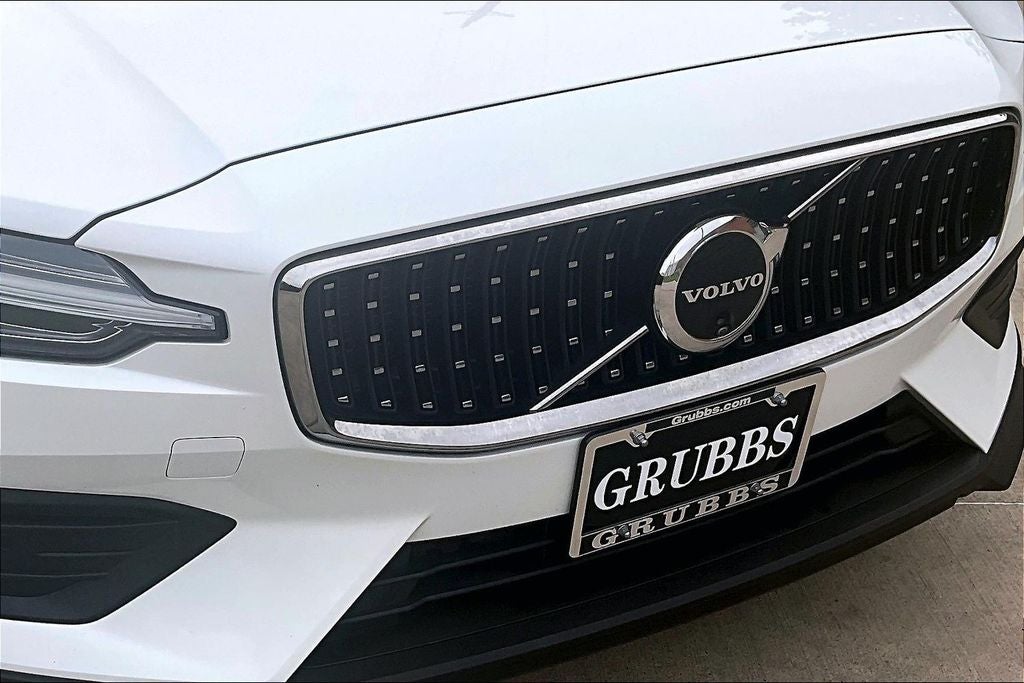 2025 Volvo V60 Cross Country B5 Plus