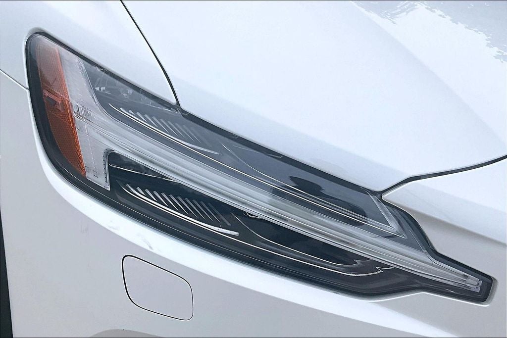 2025 Volvo V60 Cross Country B5 Plus