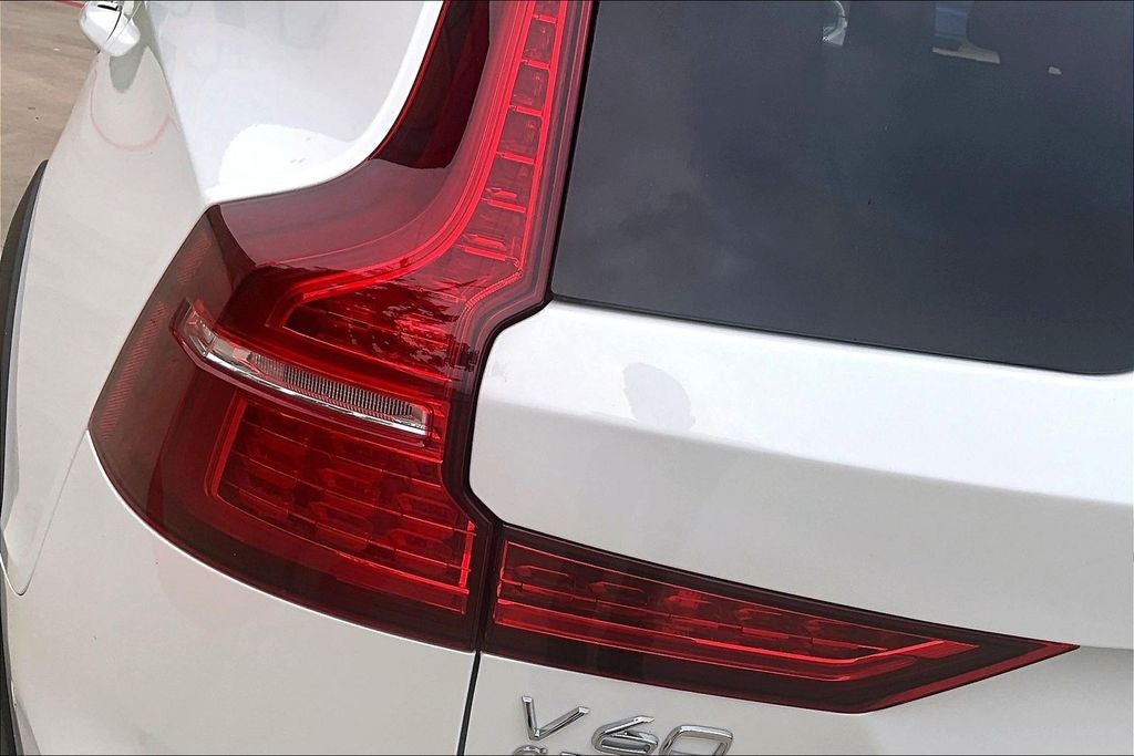 2025 Volvo V60 Cross Country B5 Plus
