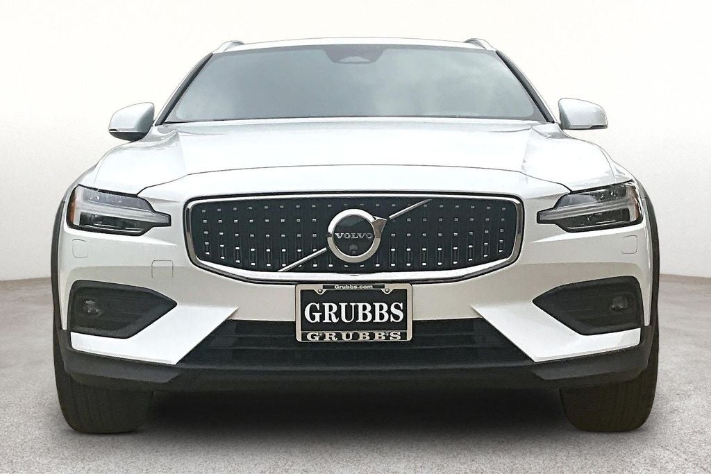 2025 Volvo V60 Cross Country B5 Plus