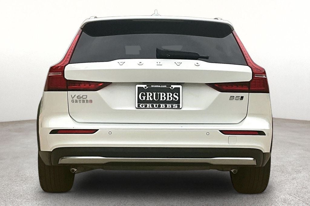 2025 Volvo V60 Cross Country B5 Plus