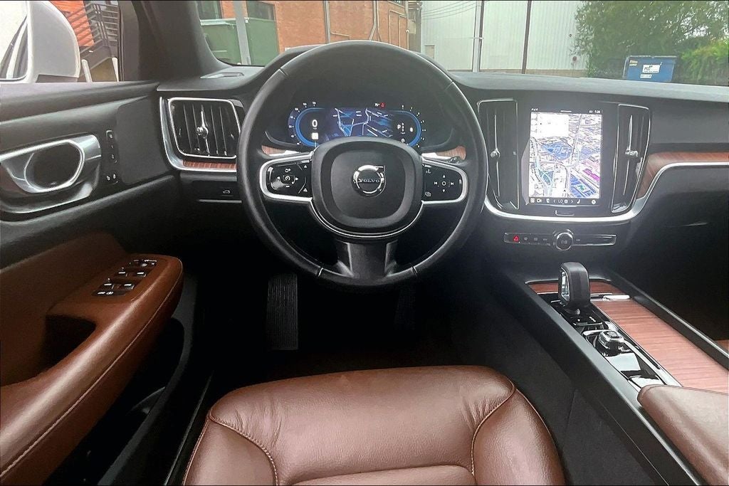 2025 Volvo V60 Cross Country B5 Plus