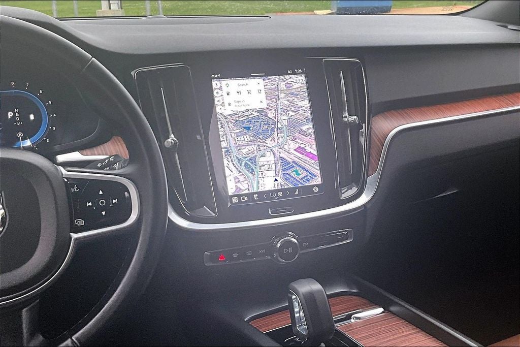 2025 Volvo V60 Cross Country B5 Plus