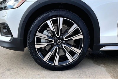 2025 Volvo V60 Cross Country B5 Ultra