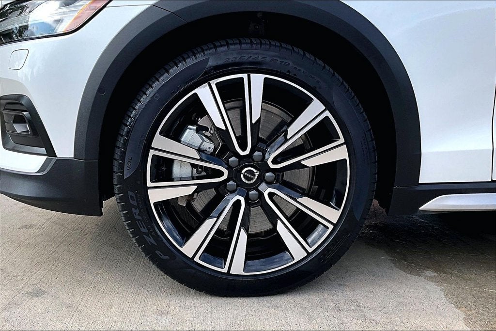 2025 Volvo V60 Cross Country B5 Ultra