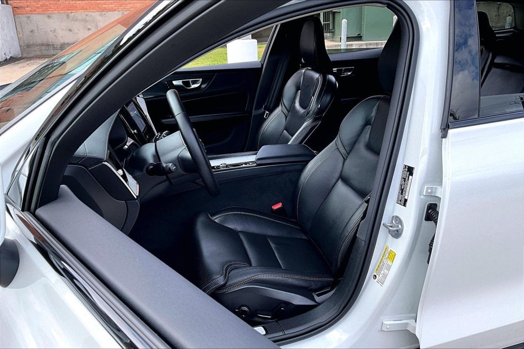 2025 Volvo V60 Cross Country B5 Ultra