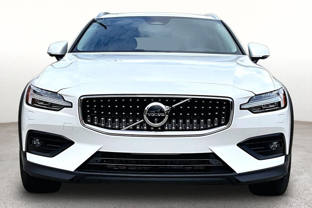 2025 Volvo V60 Cross Country B5 Ultra