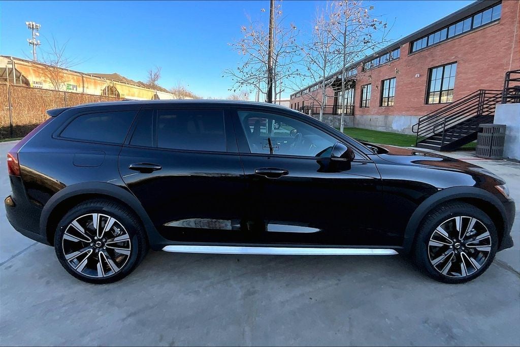 2026 Volvo V60 Cross Country B5 Ultra