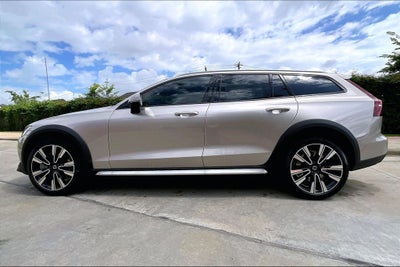 2026 Volvo V60 Cross Country B5 Ultra