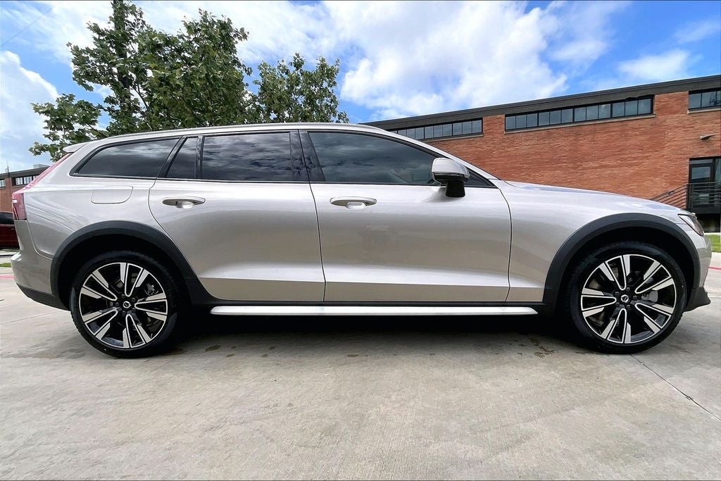 2026 Volvo V60 Cross Country B5 Ultra