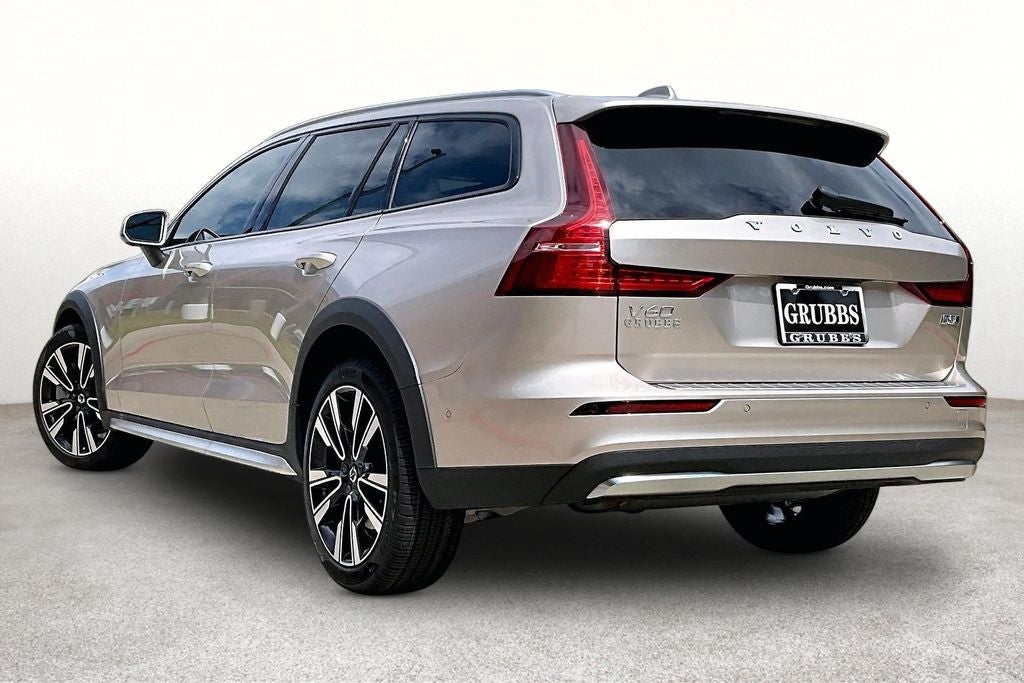 2026 Volvo V60 Cross Country B5 Ultra
