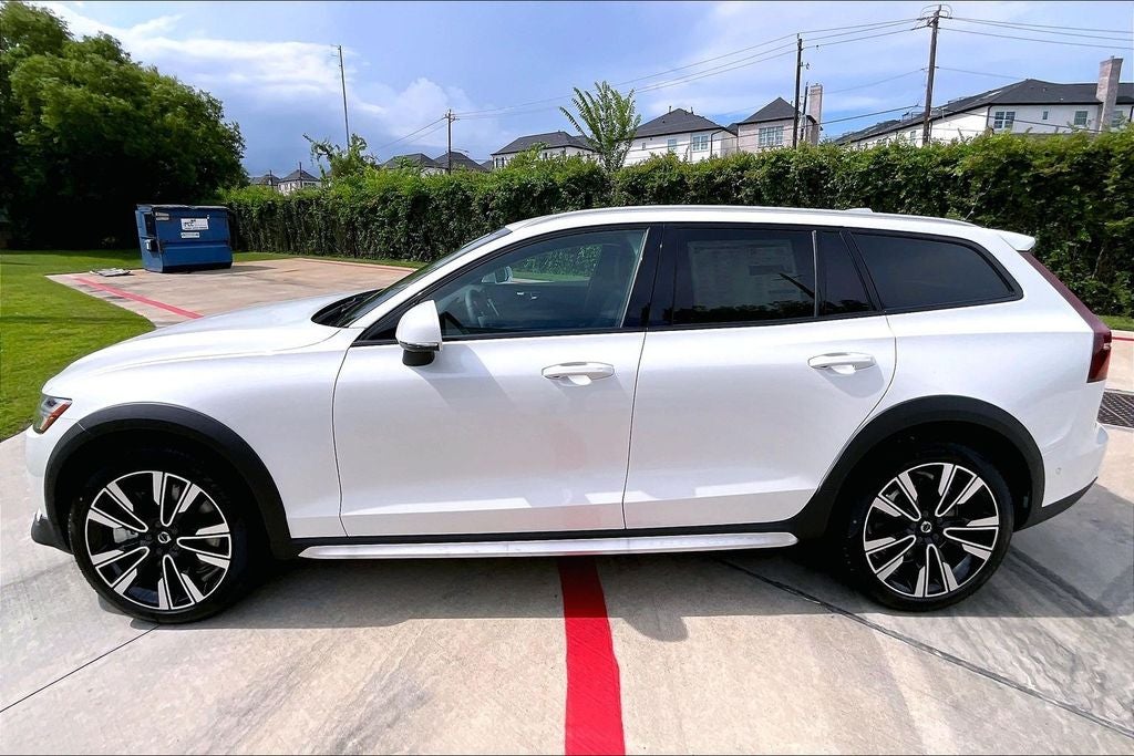 2026 Volvo V60 Cross Country B5 Ultra