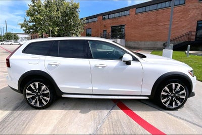 2026 Volvo V60 Cross Country B5 Ultra
