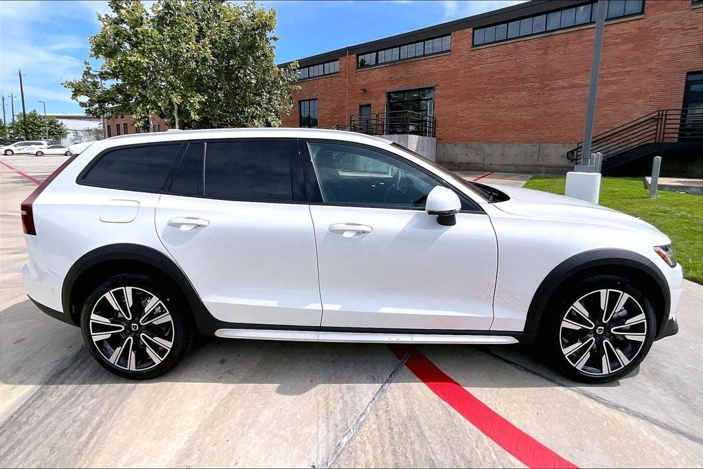 2026 Volvo V60 Cross Country B5 Ultra