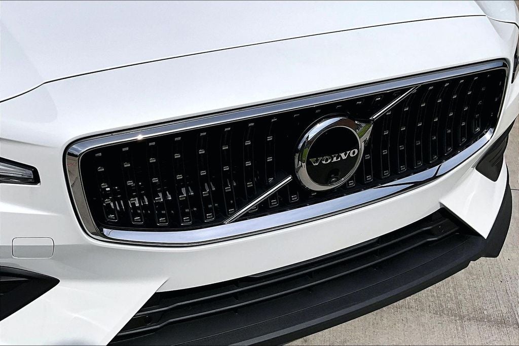 2026 Volvo V60 Cross Country B5 Ultra