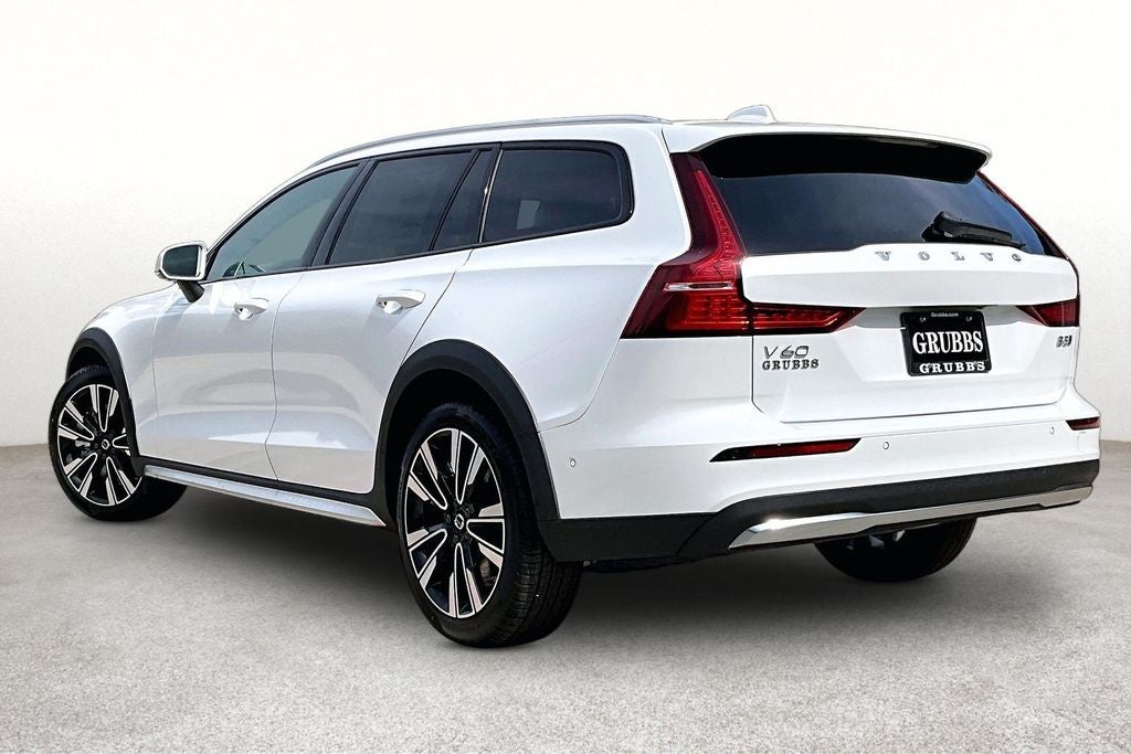 2026 Volvo V60 Cross Country B5 Ultra