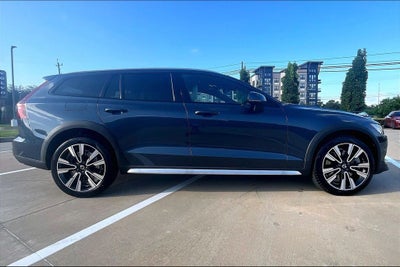 2026 Volvo V60 Cross Country B5 Ultra