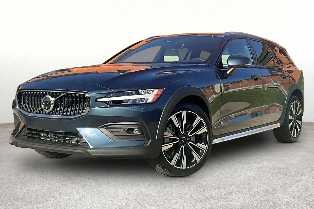 2026 Volvo V60 Cross Country B5 Ultra