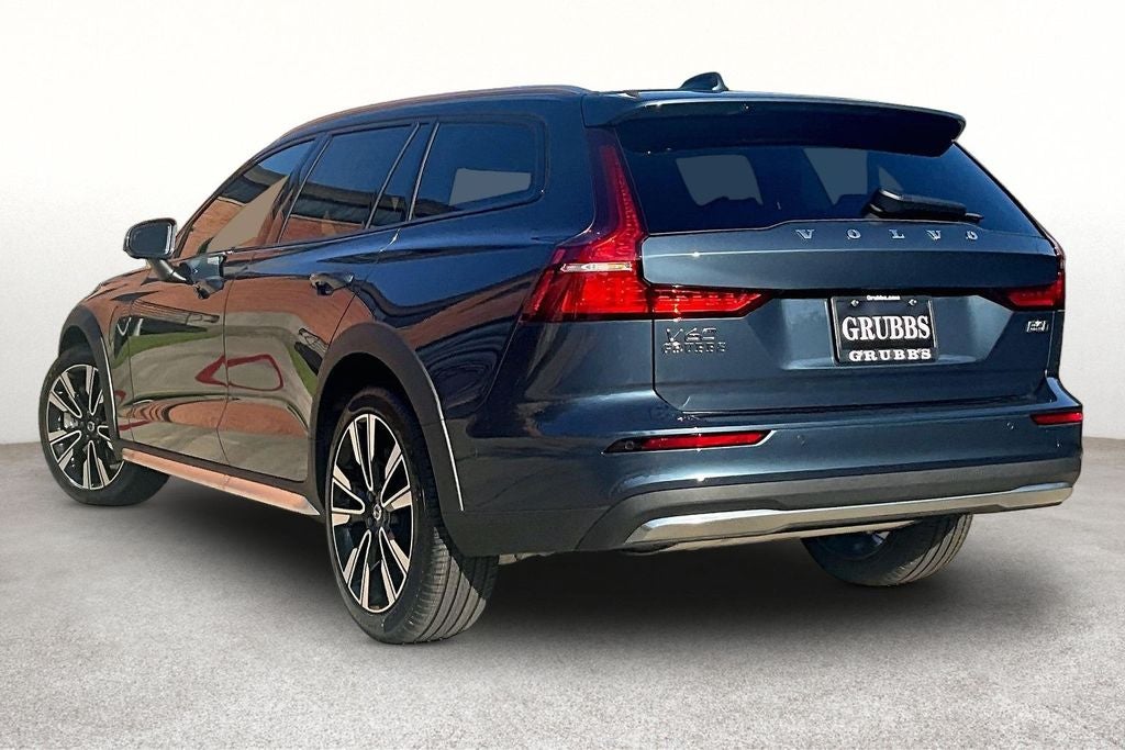 2026 Volvo V60 Cross Country B5 Ultra