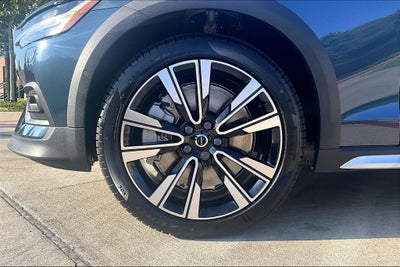 2026 Volvo V60 Cross Country B5 Ultra