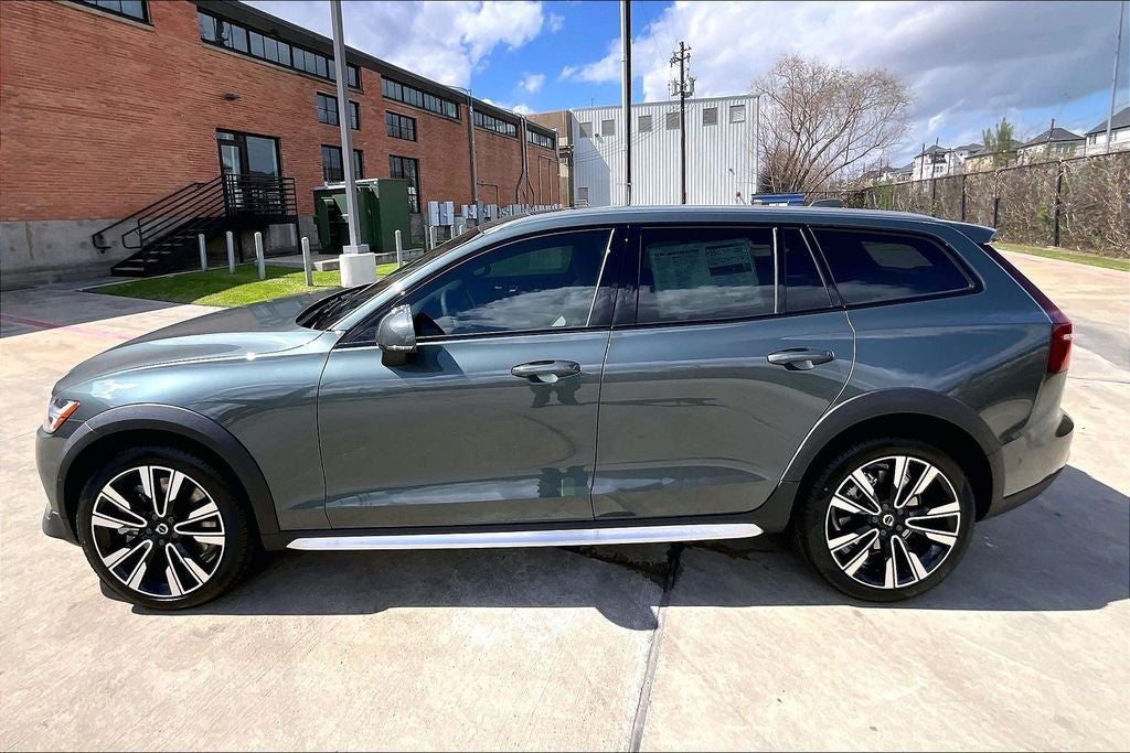 2026 Volvo V60 Cross Country B5 Ultra