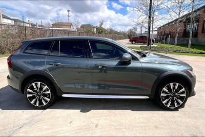 2026 Volvo V60 Cross Country B5 Ultra