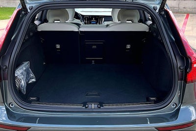 2026 Volvo V60 Cross Country B5 Ultra
