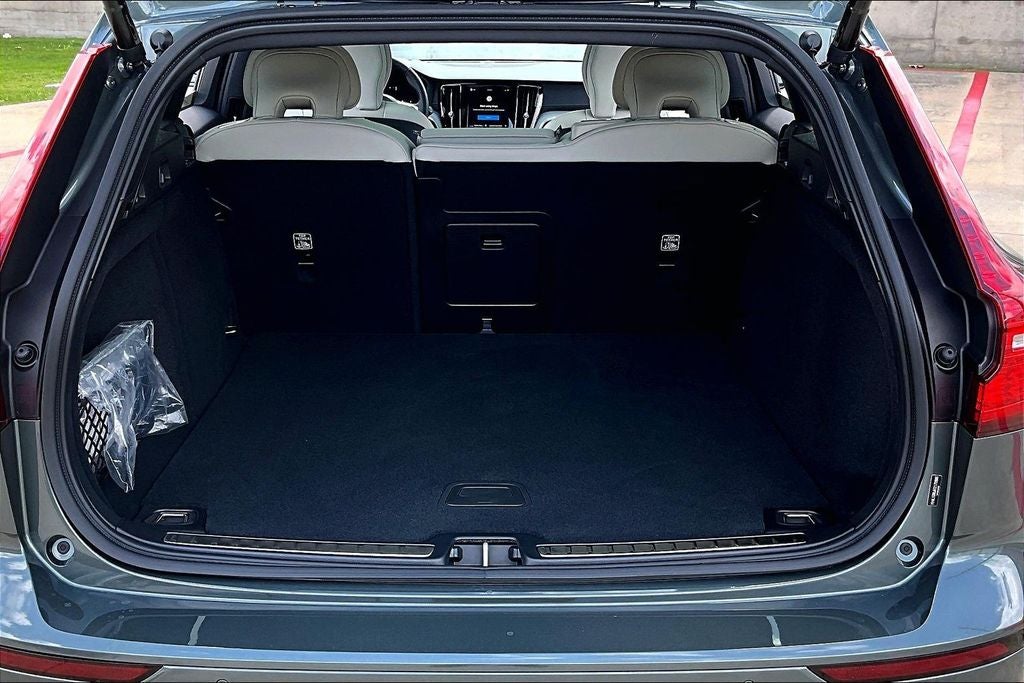 2026 Volvo V60 Cross Country B5 Ultra