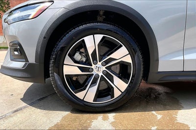 2024 Volvo V60 Cross Country B5 Plus