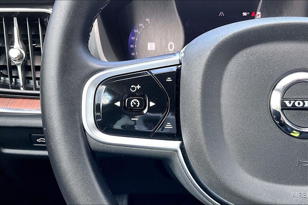 2024 Volvo V60 Cross Country B5 Plus