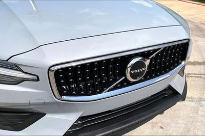 2024 Volvo V60 Cross Country B5 Plus