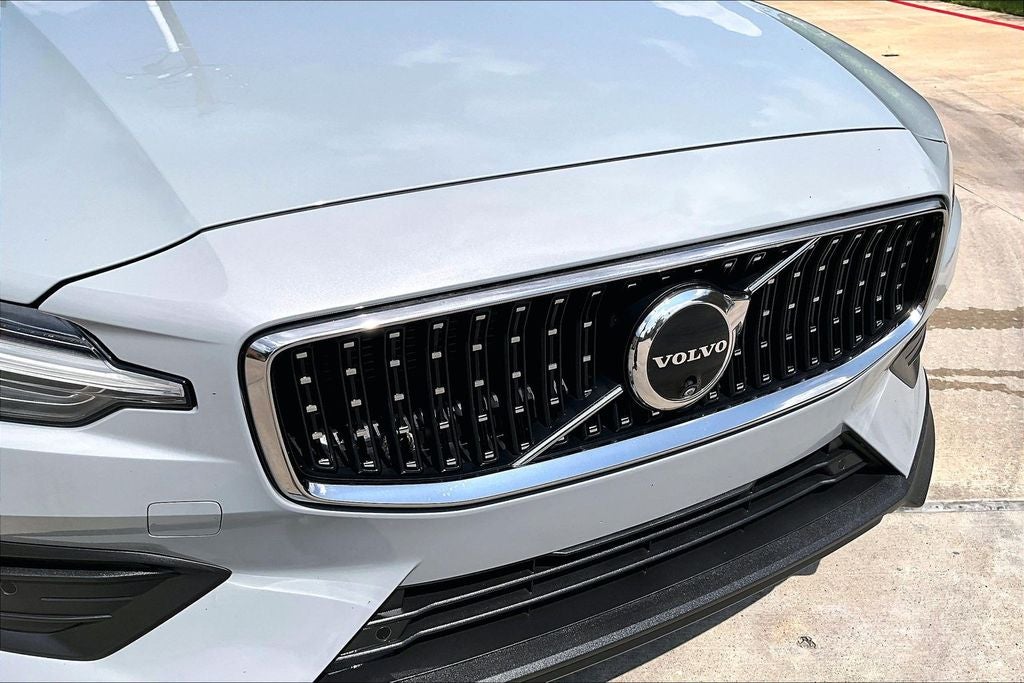 2024 Volvo V60 Cross Country B5 Plus