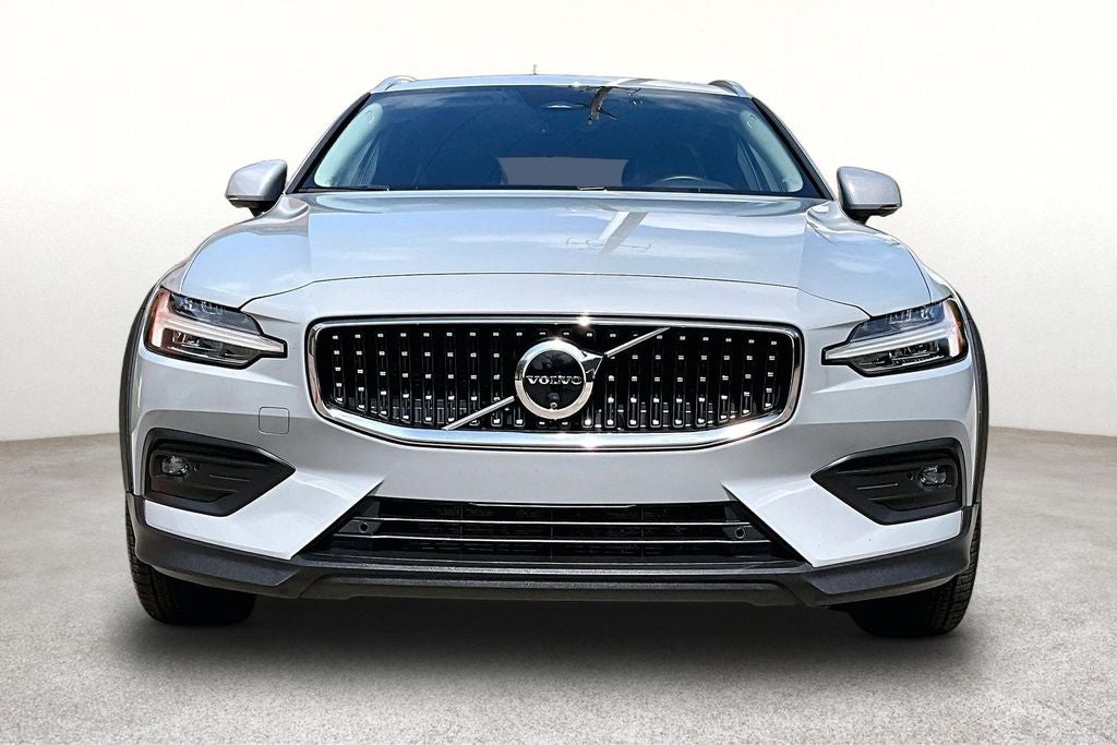 2024 Volvo V60 Cross Country B5 Plus