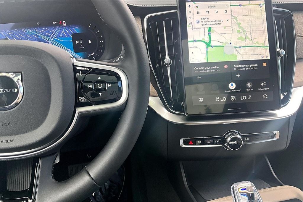 2026 Volvo XC90 B5 Plus