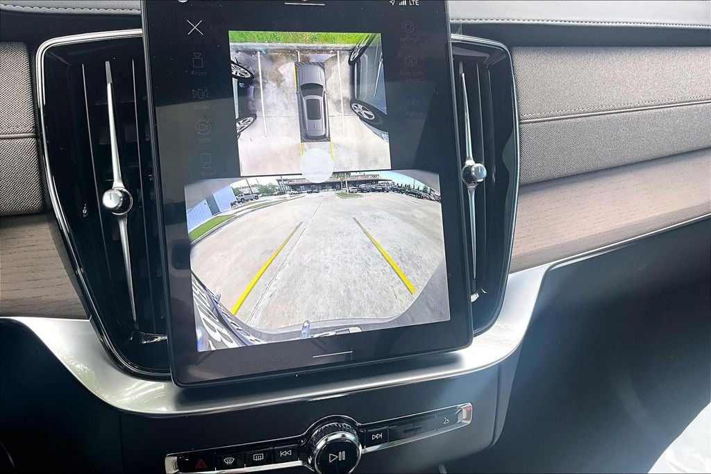 2026 Volvo XC90 B5 Plus