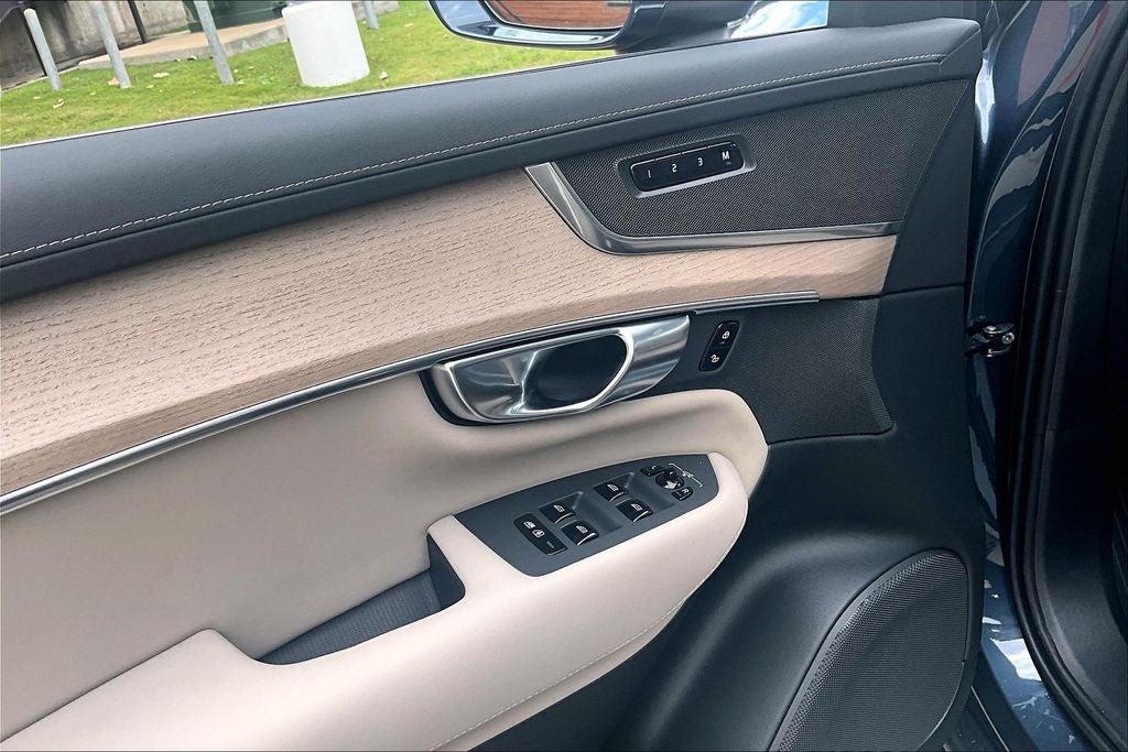 2026 Volvo XC90 B5 Plus
