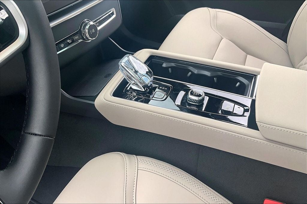 2026 Volvo XC90 B5 Plus