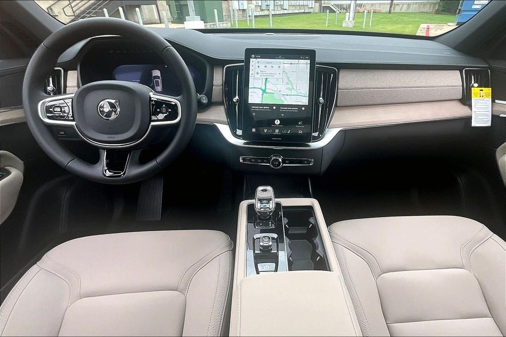 2026 Volvo XC90 B5 Plus