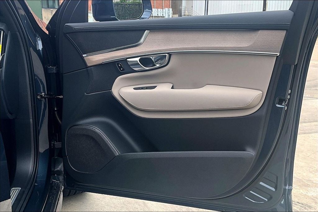 2026 Volvo XC90 B5 Plus
