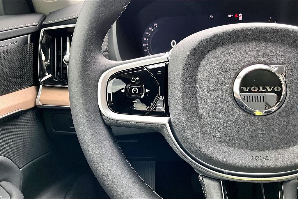 2026 Volvo XC90 B5 Plus