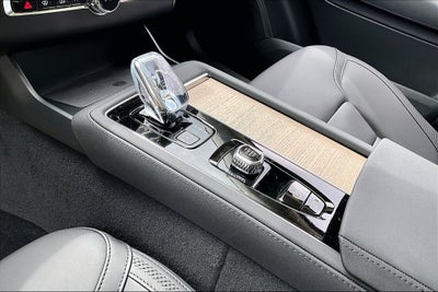 2026 Volvo XC90 B5 Plus
