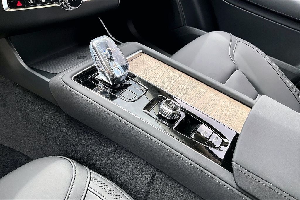 2026 Volvo XC90 B5 Plus
