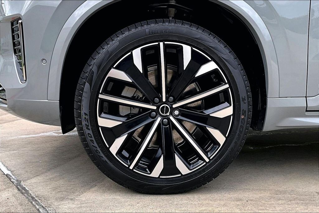 2026 Volvo XC90 B5 Plus