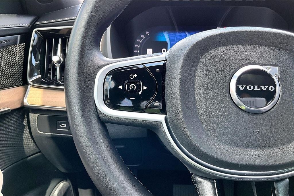 2025 Volvo XC90 B5 Plus 2025.5