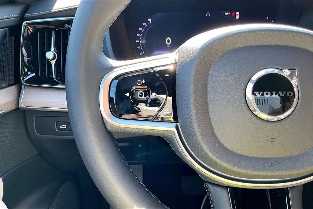 2026 Volvo XC90 B5 Plus
