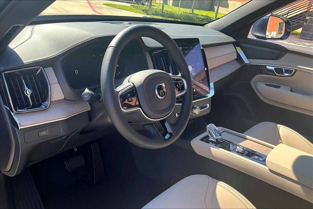 2026 Volvo XC90 B5 Plus