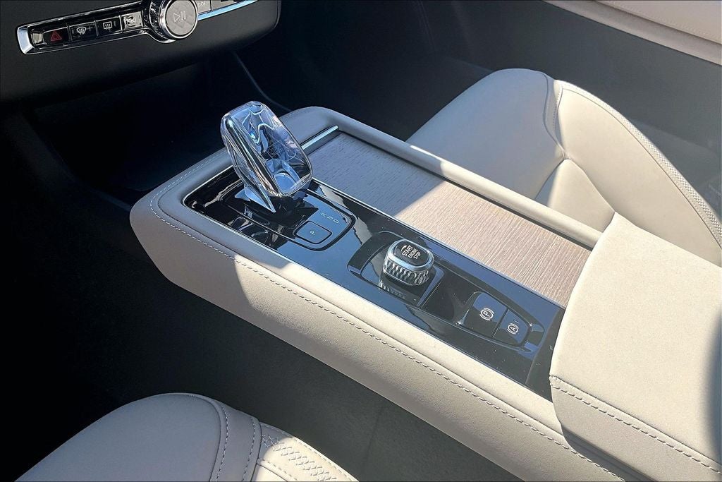 2026 Volvo XC90 B5 Plus